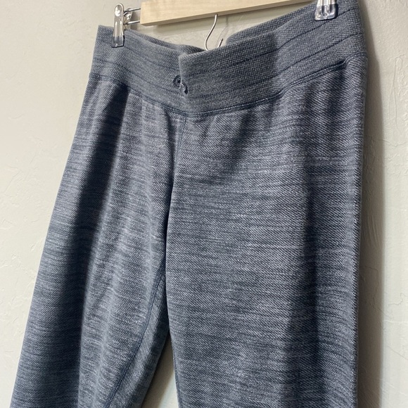 Lululemon grey crop joggers size 8 - Picture 4 of 10